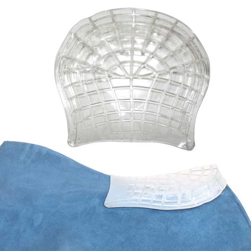 Protetor transparente de ombro com padrão quadriculado sobre tecido azul