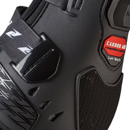 sapato desportivo preto com etiqueta vermelha CARBON AIR