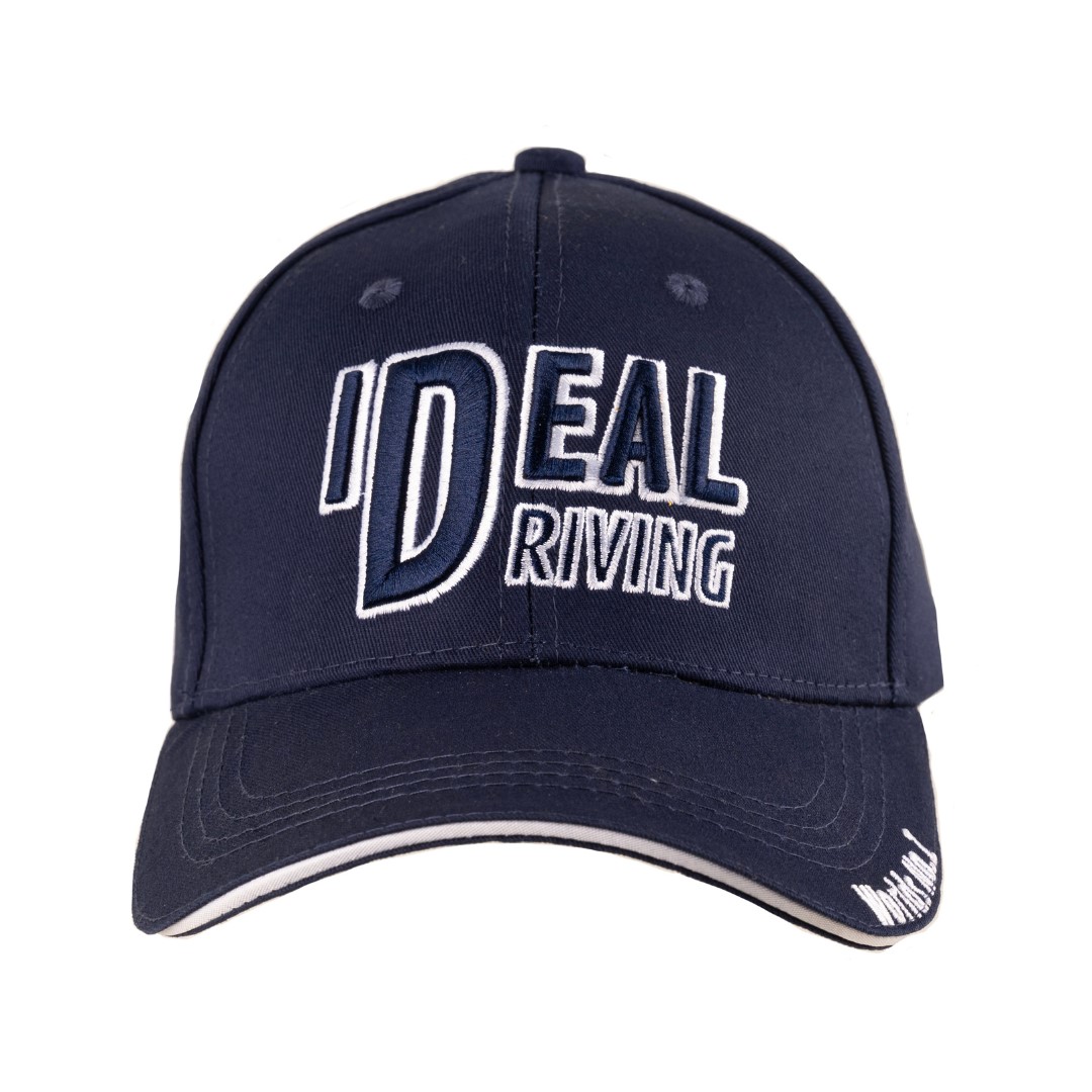 Boné azul escuro com texto branco 'IDEAL DRIVING'