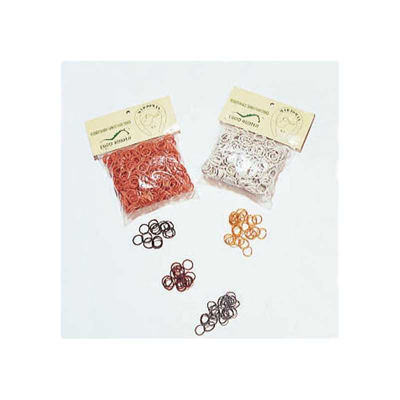 Pacotes de elásticos para cabelo em tons avermelhados e claros com etiquetas e amostras à frente