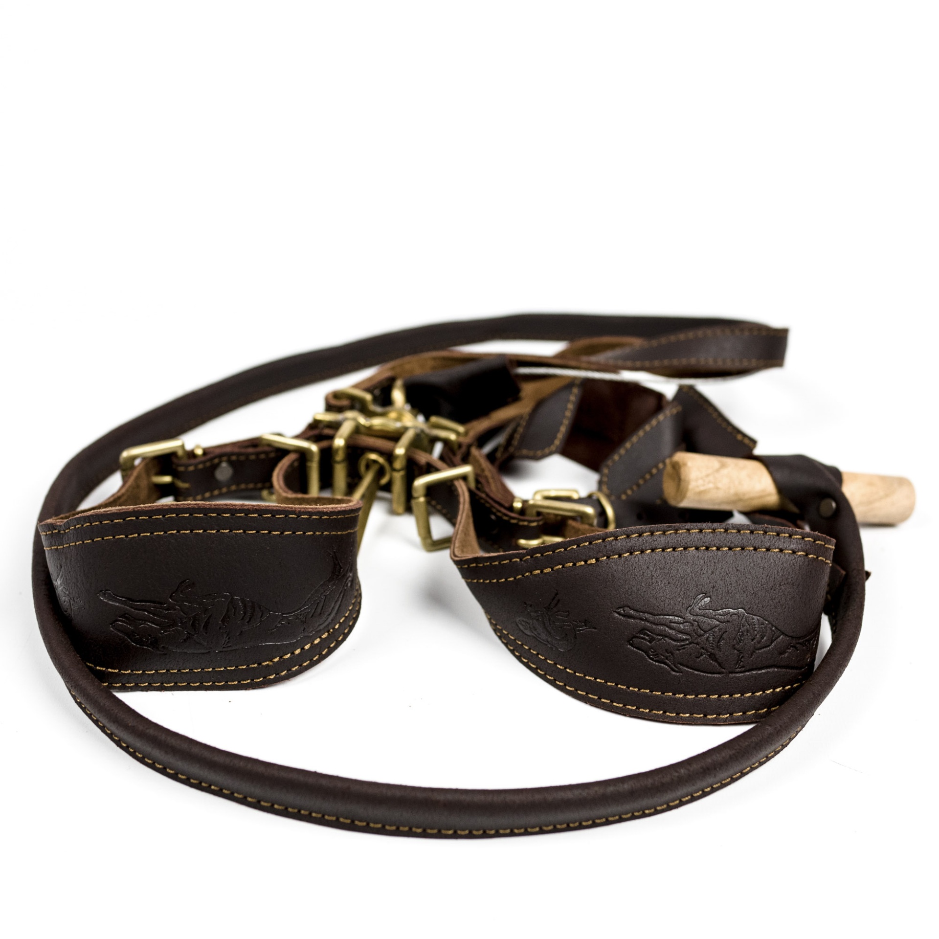 Coleira e trela para cães em couro castanho escuro com detalhes em ferragens douradas e costuras amarelas