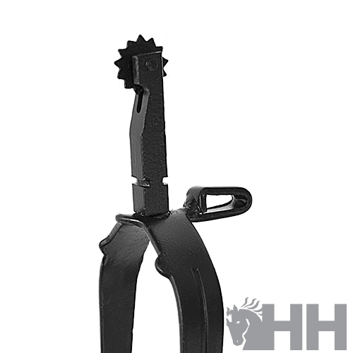 Espora preta de metal com roda dentada e argola lateral