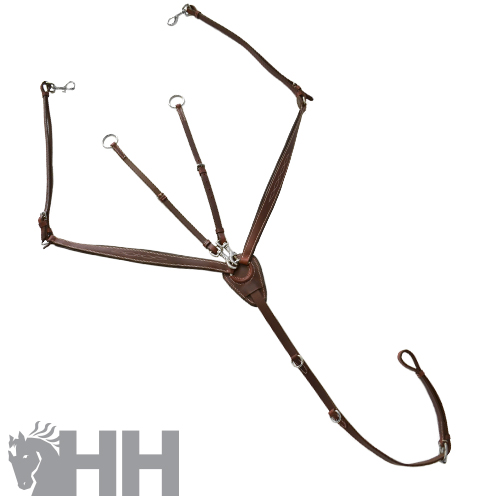 peitoral de pele sintética castanha com argolas metálicas e fechos