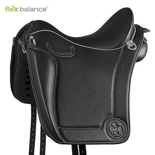 Sela de equitação preta em couro com costuras detalhadas
