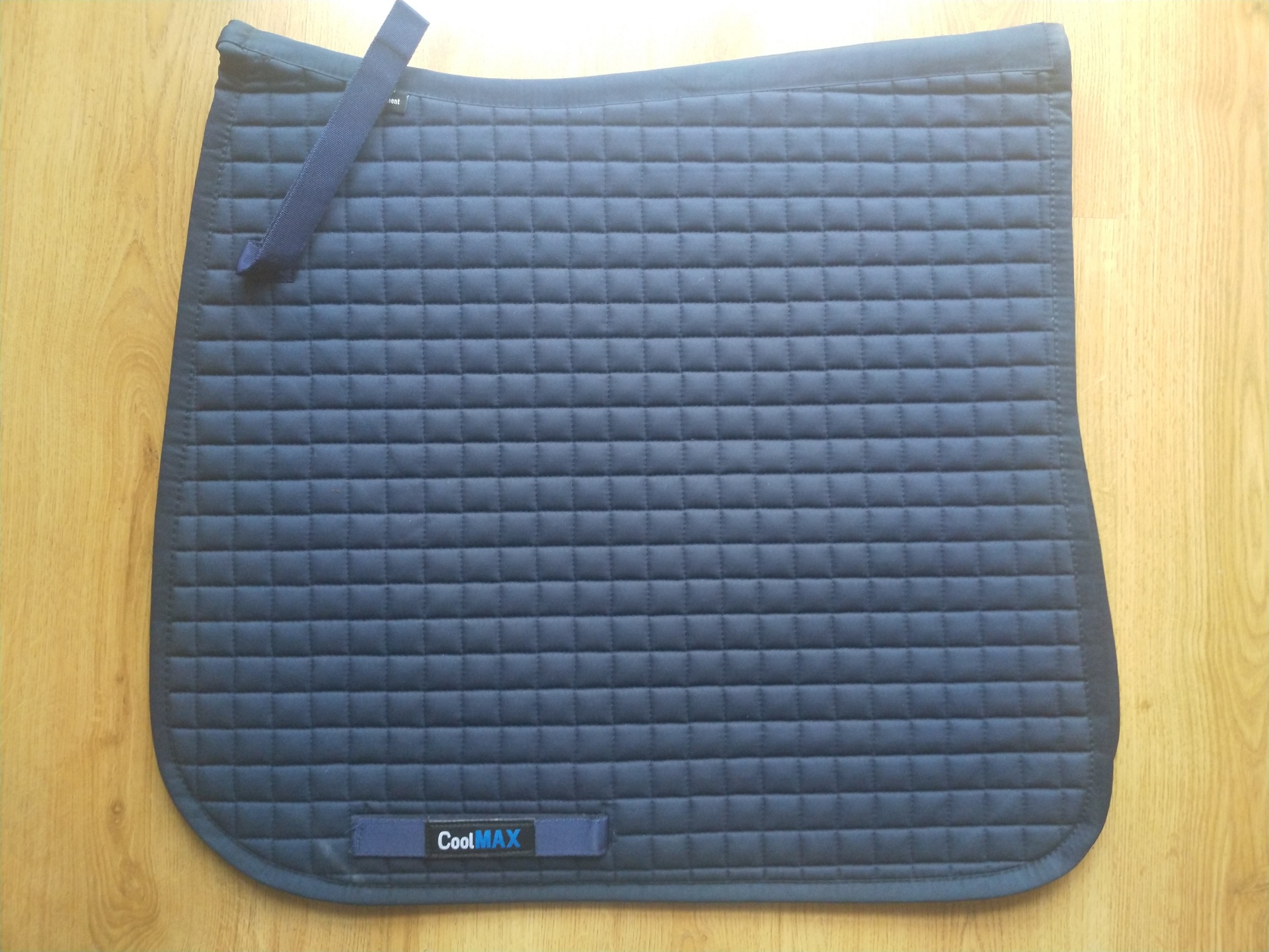 Tapete de sela azul escuro acolchoado com etiqueta CoolMAX
