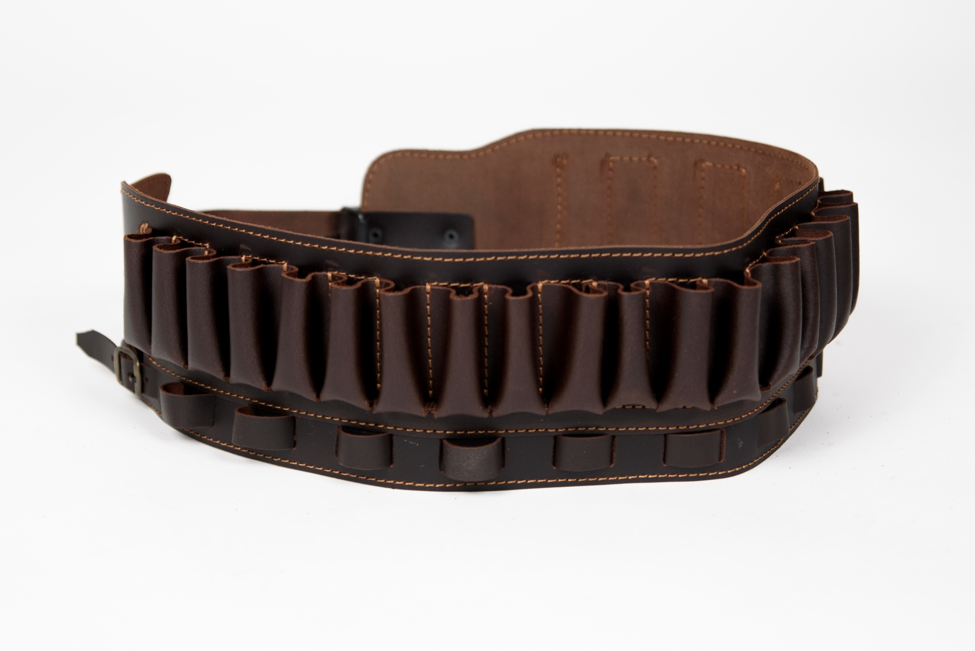 Cinto porta cartuchos em couro castanho escuro com costura bege