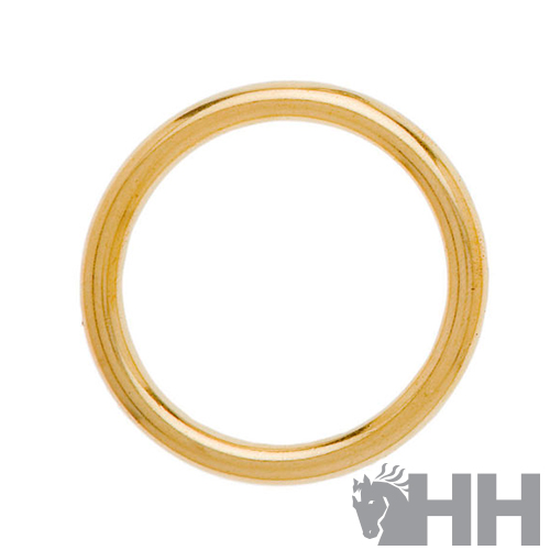 Anel dourado simples com acabamento liso