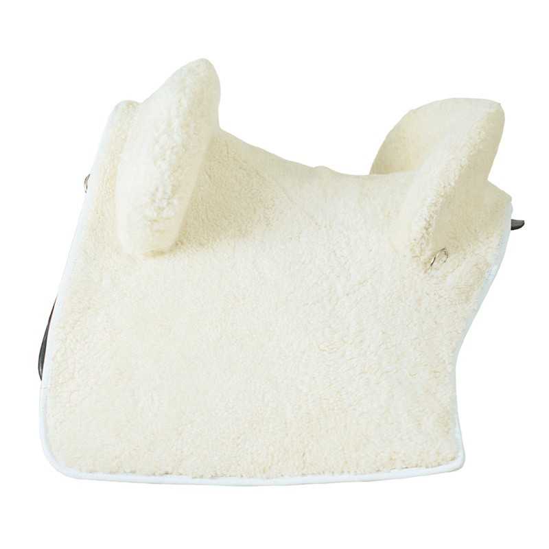 Travesseiro creme com duas almofadas pequenas integradas