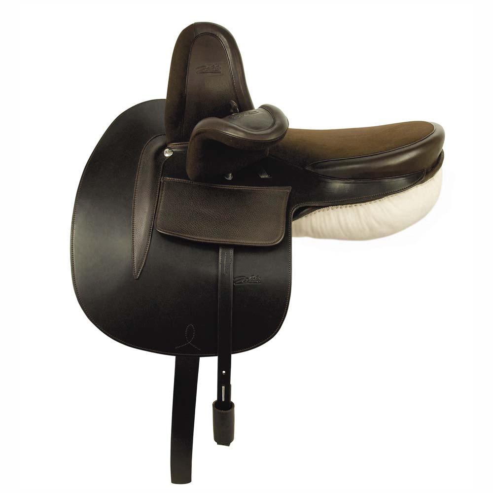 Selim de equitação preto com assento castanho escuro e bolsa lateral