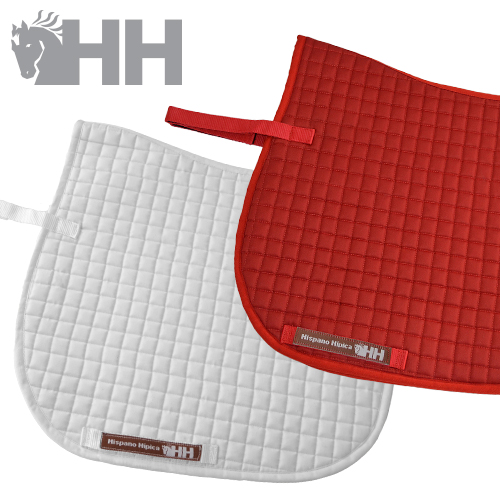 Dois mantos de sela acolchoados, um branco e outro vermelho, com etiqueta Hipposense Hipica HH.