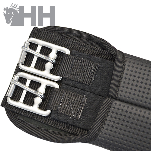 Correia preta para cavalo com fivelas metálicas prateadas e logótipo HH cinzento.