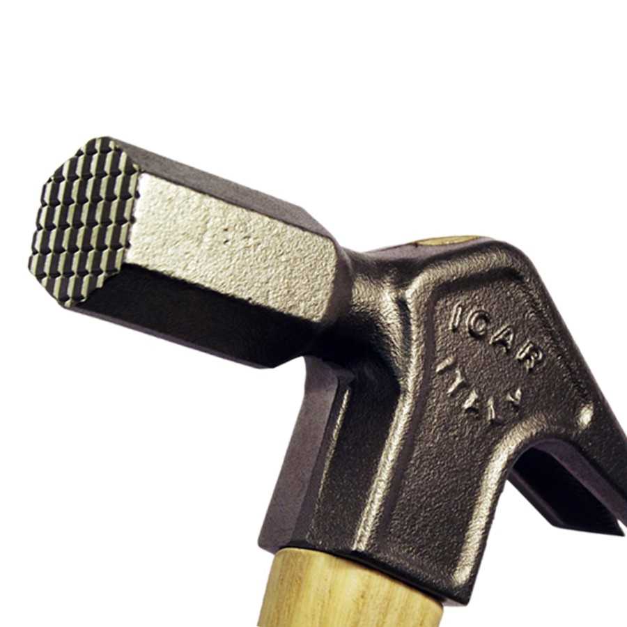 Cabeça de martelo de metal cinzento com cabo de madeira