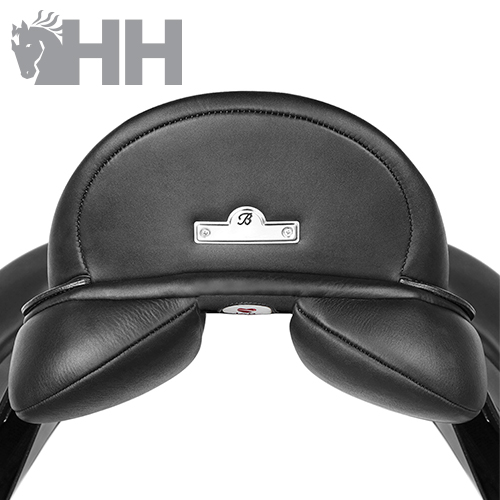 Selim de equitação preto em couro com plaqueta metálica B