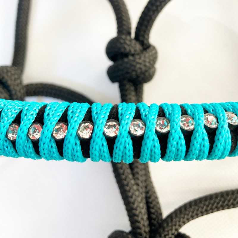 cordão decorativo azul turquesa com cristais em corda cinza