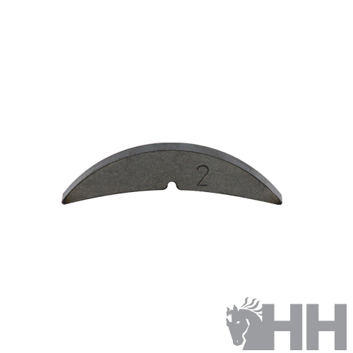 Peça metálica meia-lua cinzenta com número 2