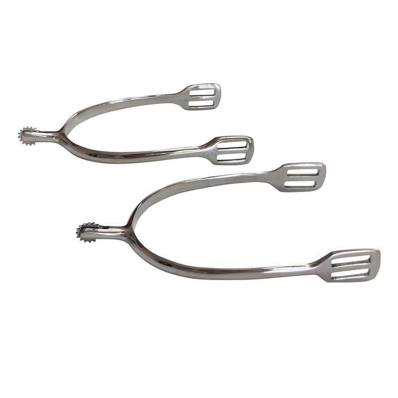 Par de esporas metálicas prateadas com presilhas, fundo branco