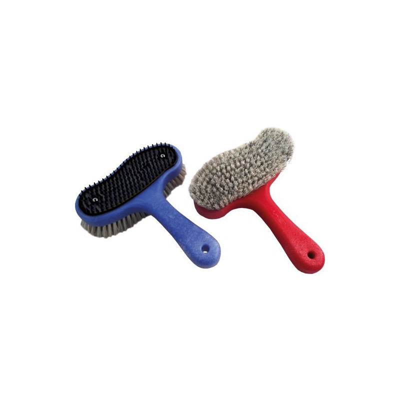 Dois pincéis para animais com cabos azul e vermelho e cerdas diferentes.