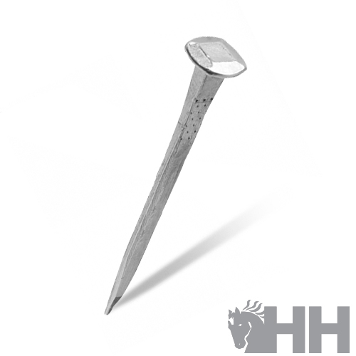 Prego metálico prateado com cabeça quadrada sobre fundo branco e marca d'água HH.