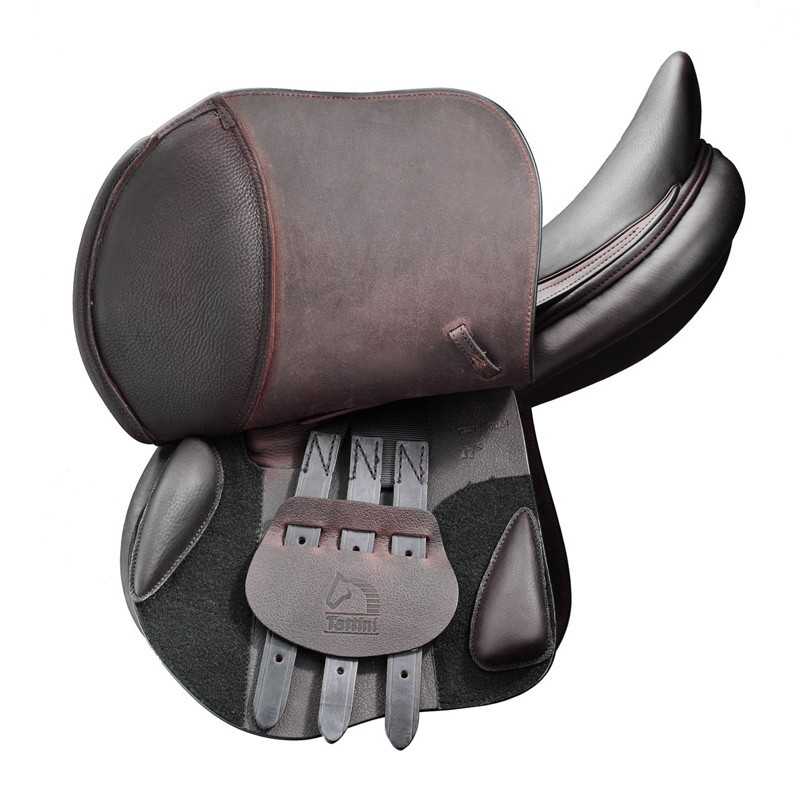 Sela de equitação castanha em couro com tiras e acabamento em preto