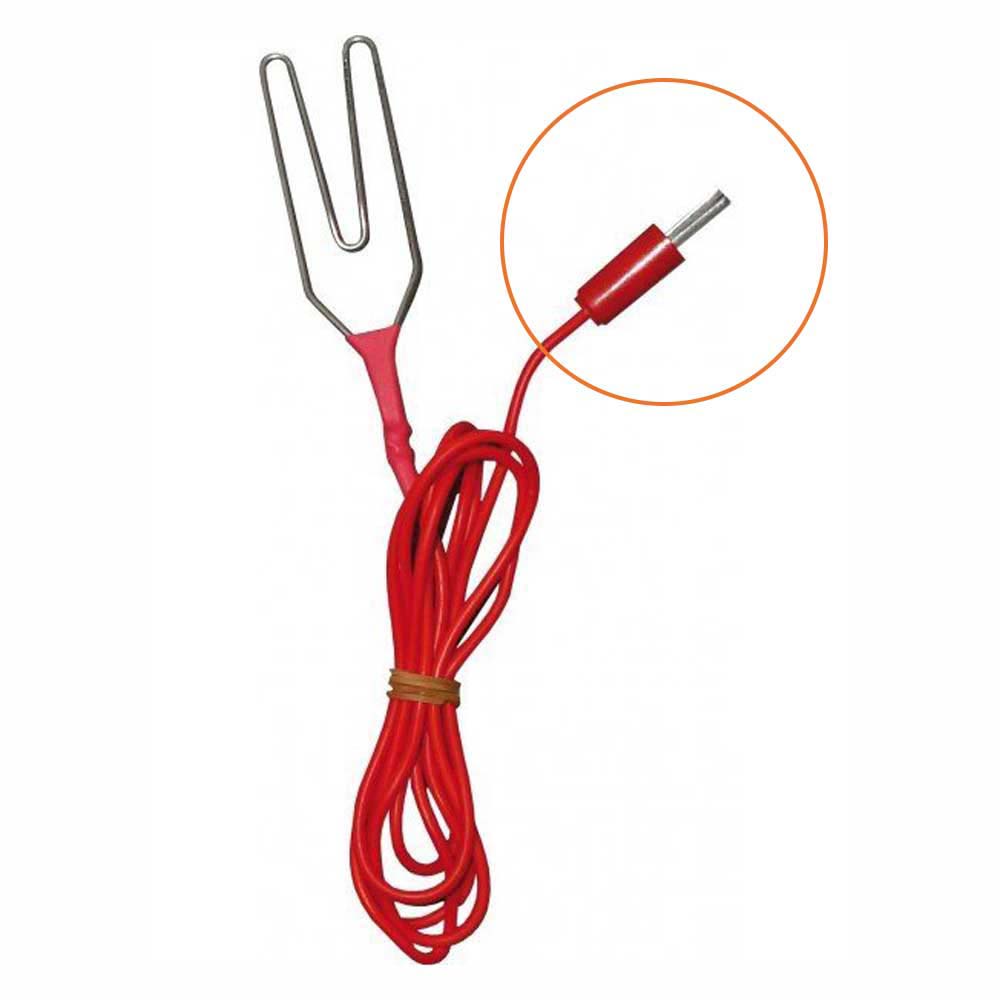 Cabo vermelho com conector metálico e garfo metálico em forma de U
