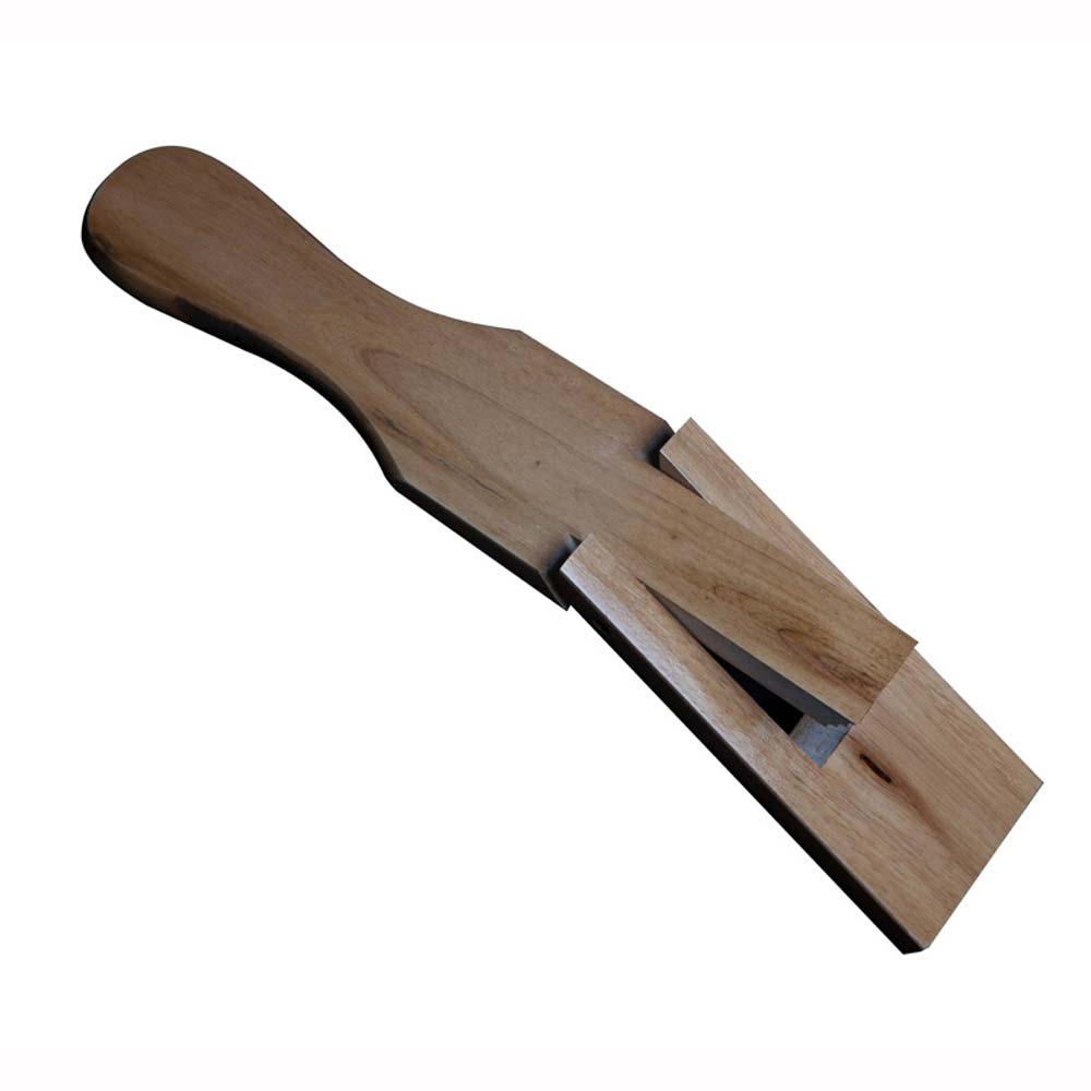 Paleta de madeira natural com alça arredondada
