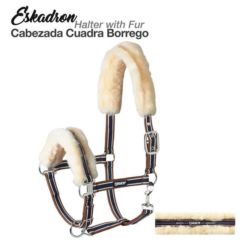Cabeçada para cavalo Eskadron com pelúcia cremosa e tiras azuis com riscas brancas e castanhas