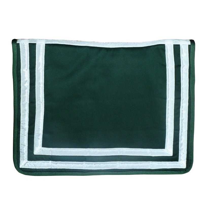 tapete retangular verde escuro com bordas brancas