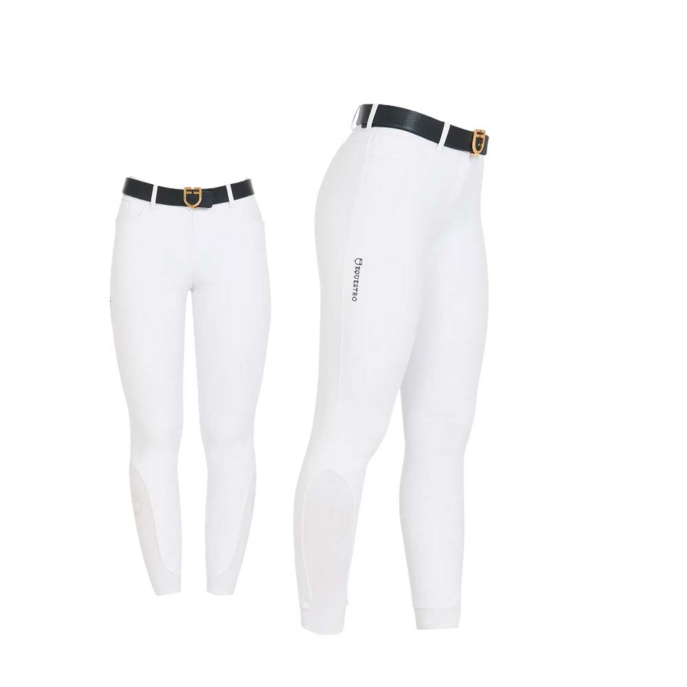 Calças de equitação brancas com cinto preto e fivela dourada