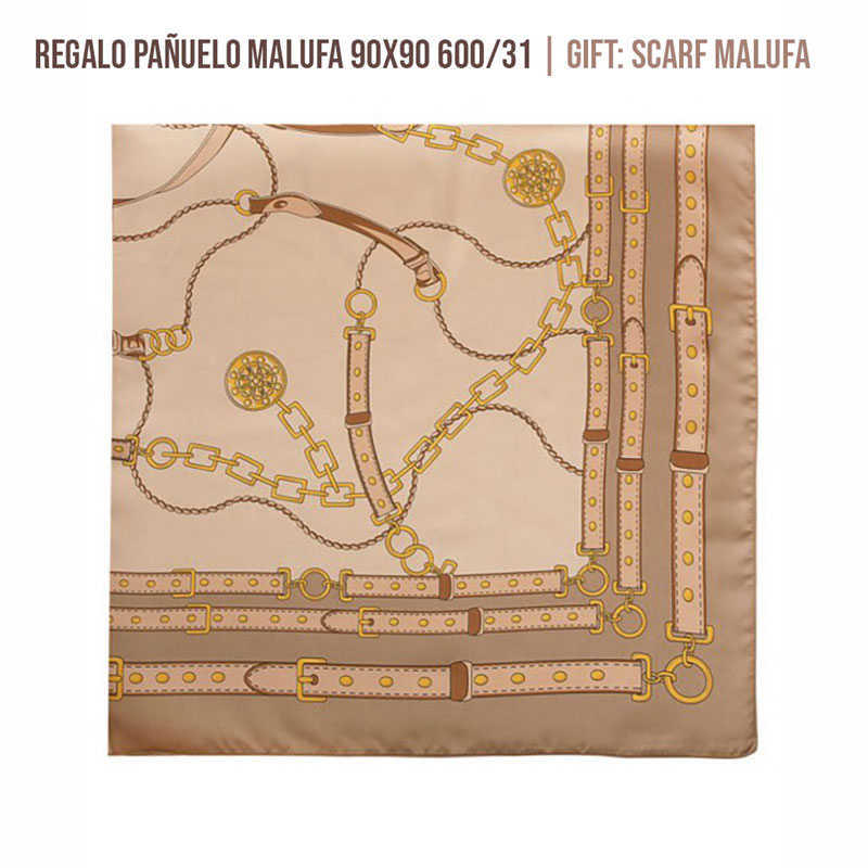 Lenço quadrado Malufa com padrão de correntes e cintos em tons bege e dourado.