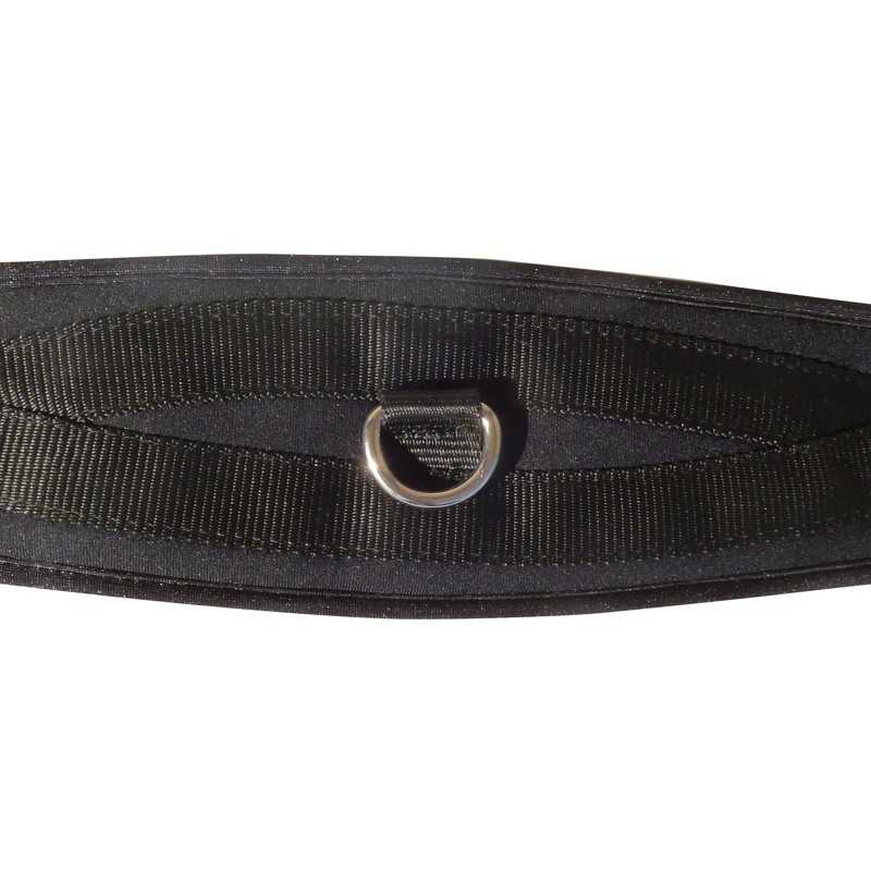 Faixa preta com argola metálica em D no centro