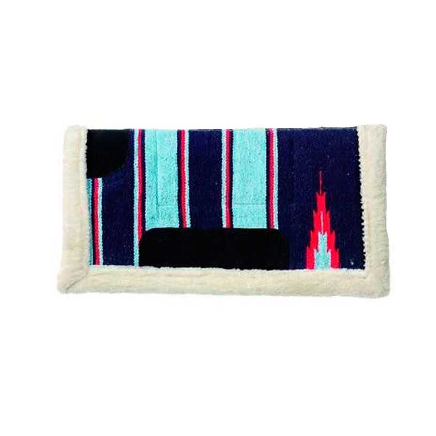 Tapete de montaria azul claro, azul escuro, rosa e branco com borda felpuda branca