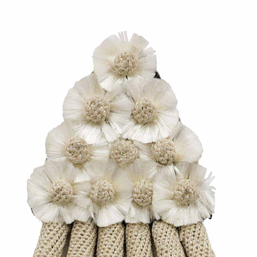 Pente de cabelo com flores decorativas brancas de tecido e fios bege trançados