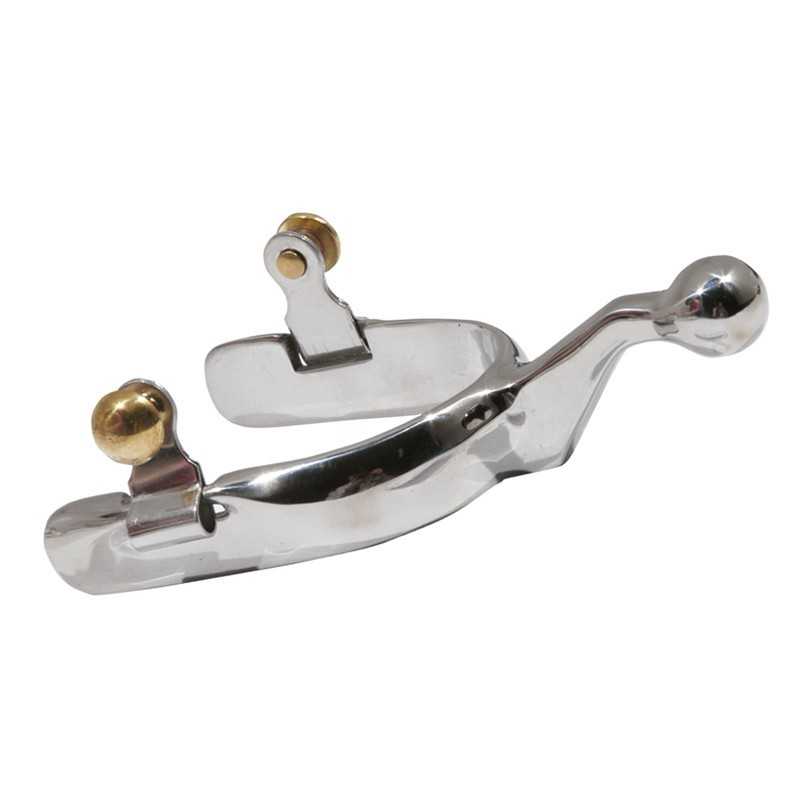 Esporas de metal prateado com detalhes dourados em fundo branco