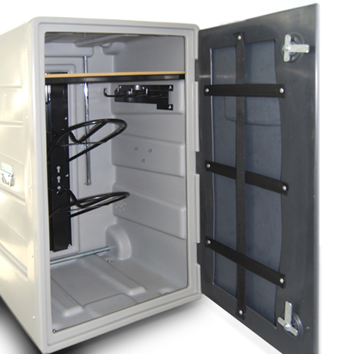 Cofre de segurança aberto com prateleiras e correias na porta