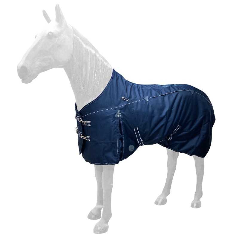 Cobertura azul para cavalo com fechos metálicos num manequim branco
