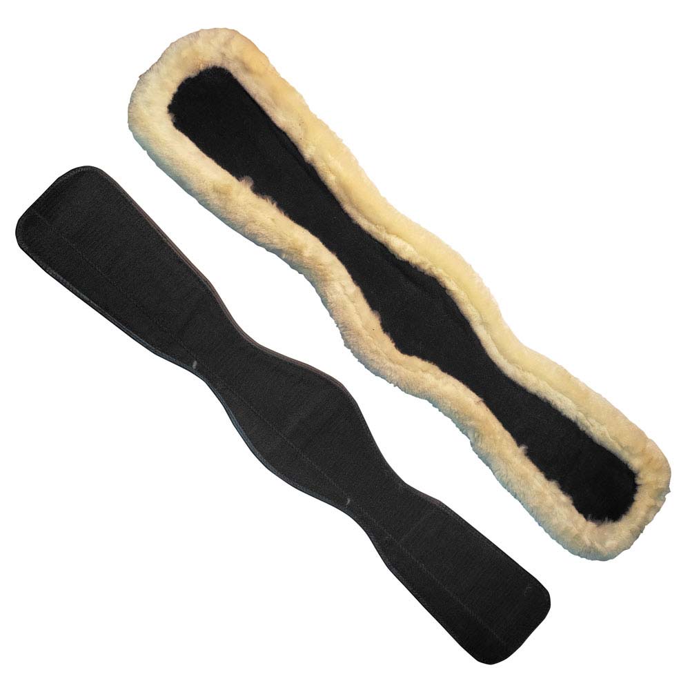 Protetores para arreios e selas, um preto liso e outro preto com bordas em pelo bege.