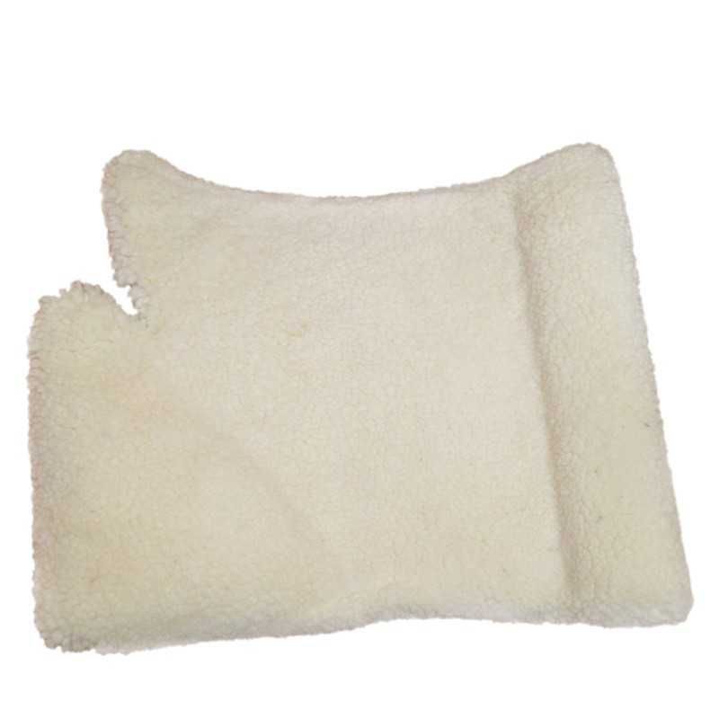 Manta branca felpuda com recorte para polegar