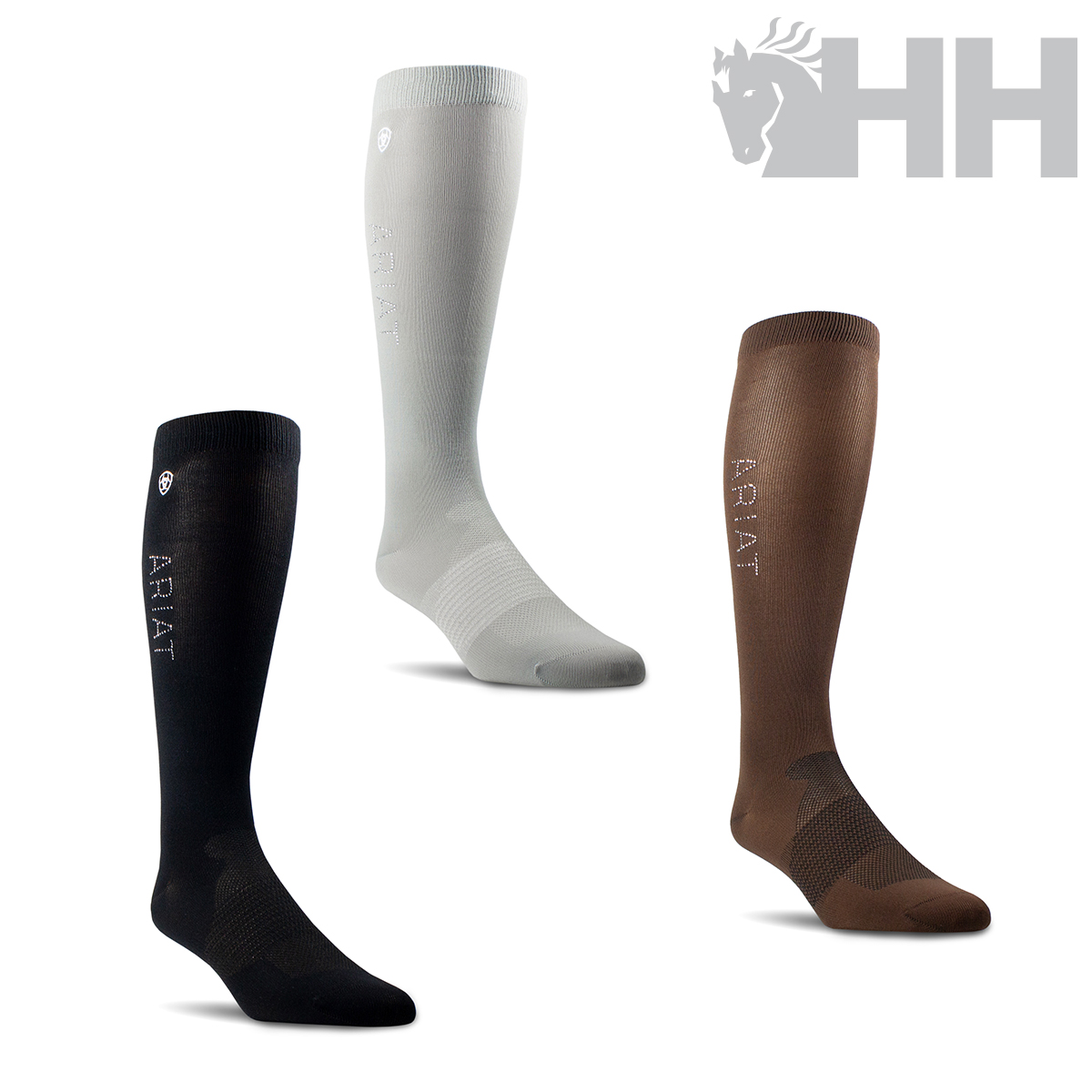 Três pares de meias altas nas cores preto, cinza claro e castanho com o texto ARIAT