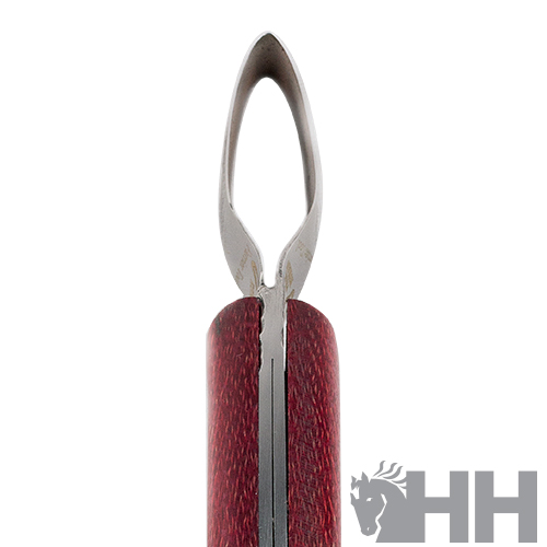 Ferramenta de metal com cabo vermelho texturizado e lâmina afiada