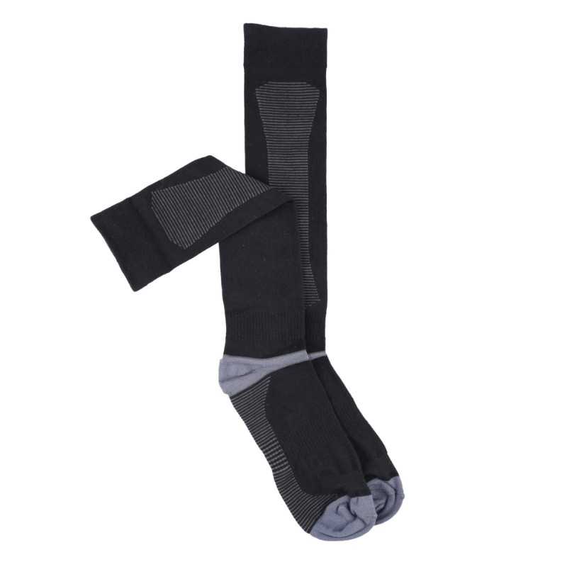 Par de meias pretas com reforço cinzento e padrões de linhas.