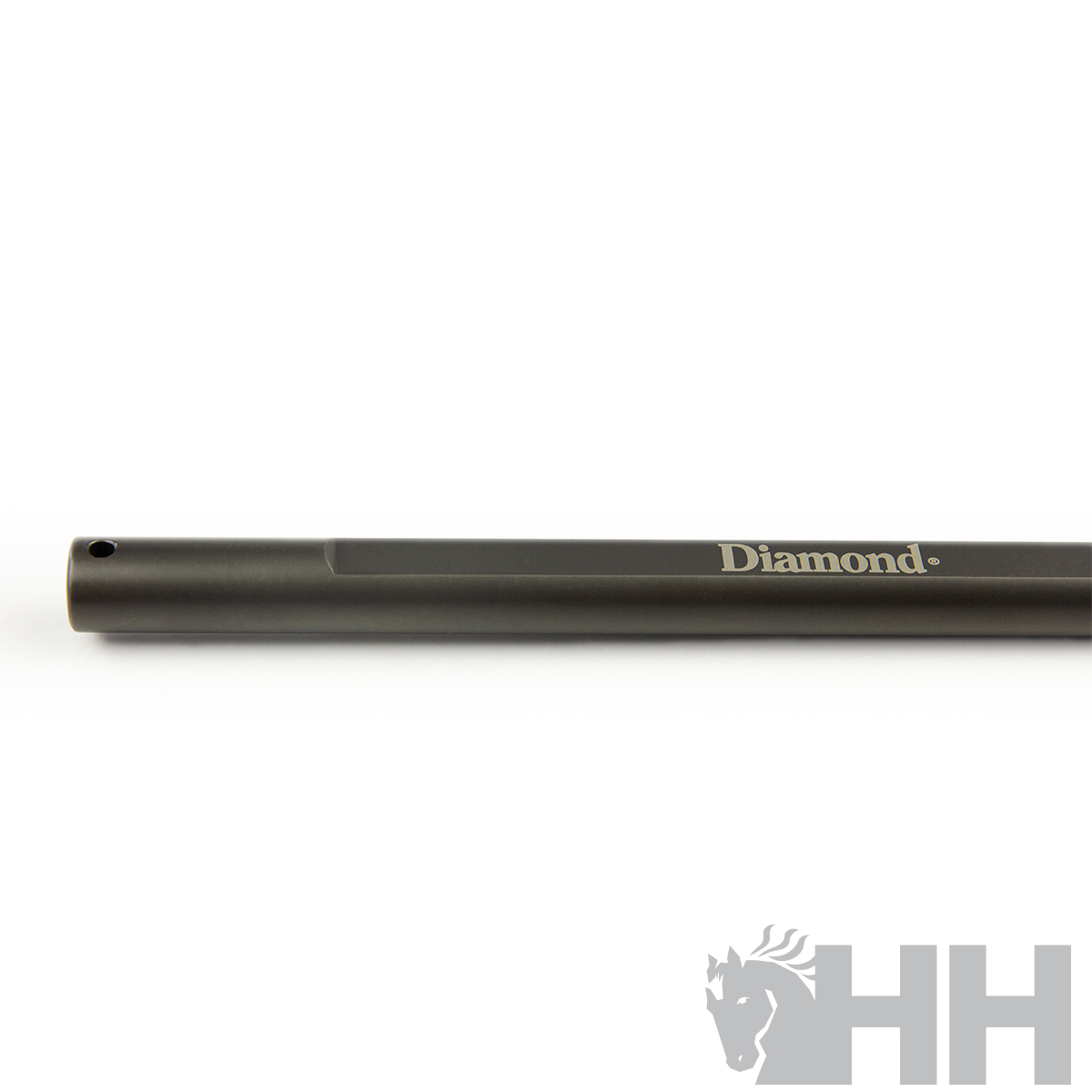Barra metálica preta fosca com texto Diamond