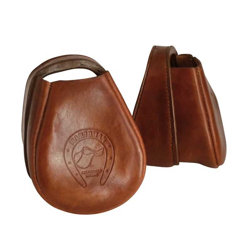 Protetores de cascos em couro castanho com alça e marca em relevo