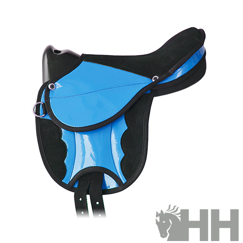 Sela azul e preta para equitação com argolas metálicas