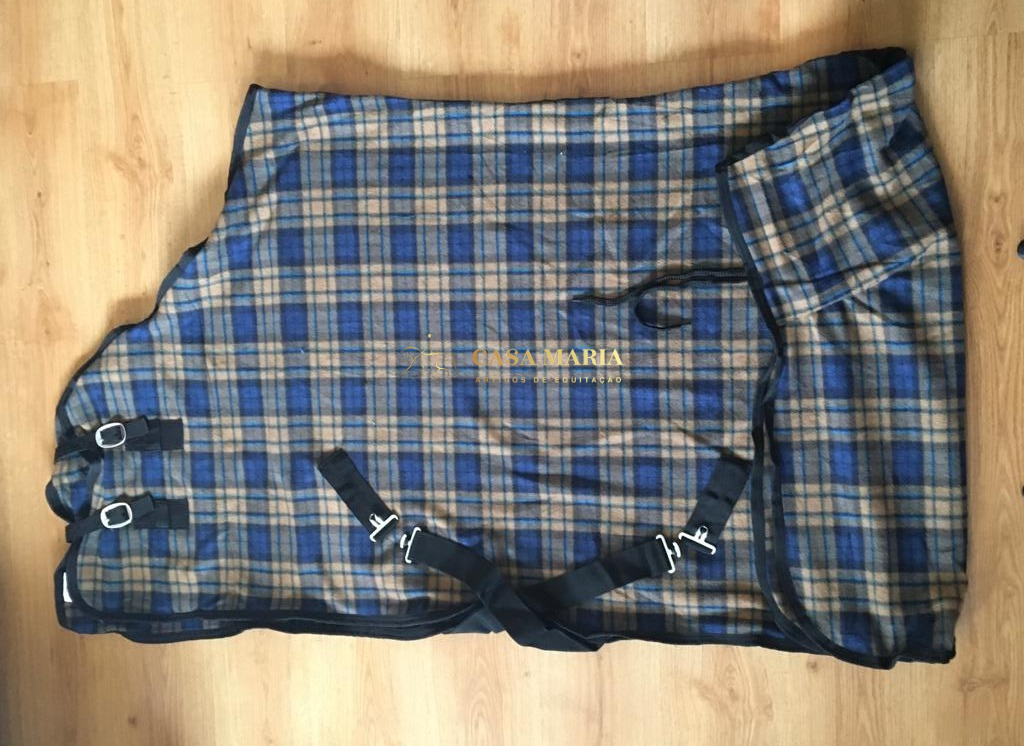 Manta para cavalo xadrez azul com fivelas e cintas pretas