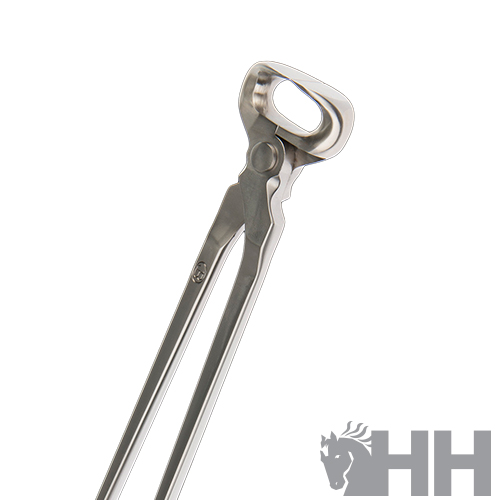 Pinça metálica prateada para churrasco com design liso, detalhe de logotipo HH cinzento