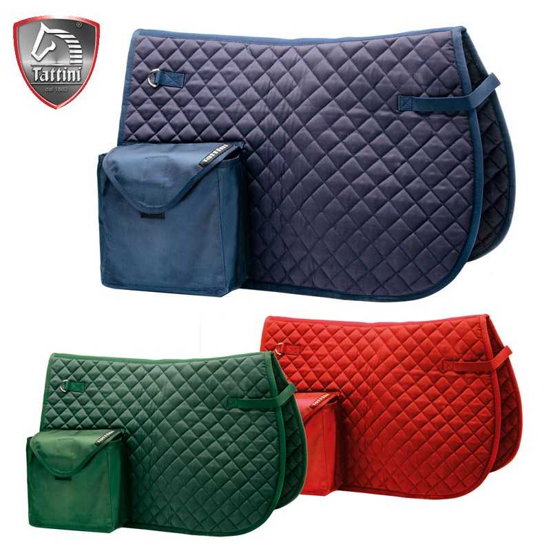 Três mantas de sela acolchoadas em azul, verde e vermelho, com malas compactas correspondentes e logótipo Tattini