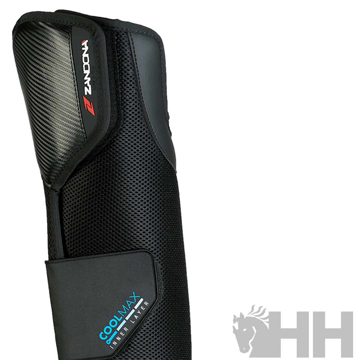 Perneira preta com etiquetas Zandonà e COOLMAX FIBER TECH