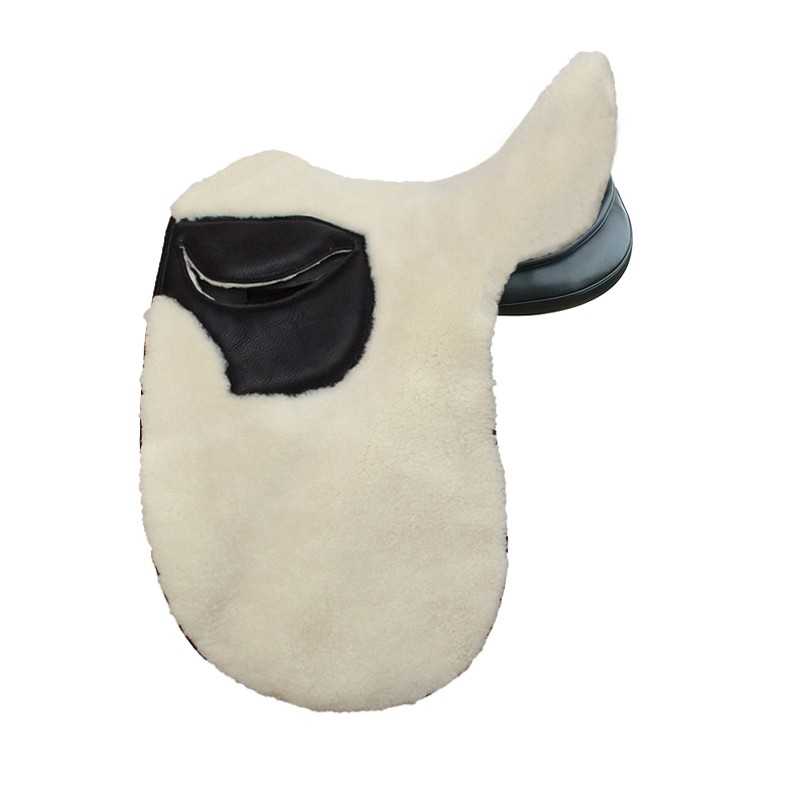 Sela de equitação com revestimento branco felpudo e detalhes em couro preto