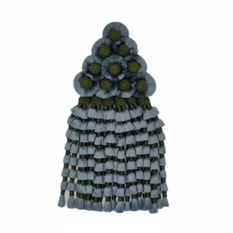 Floco de penas decorativo azul e verde com franjas