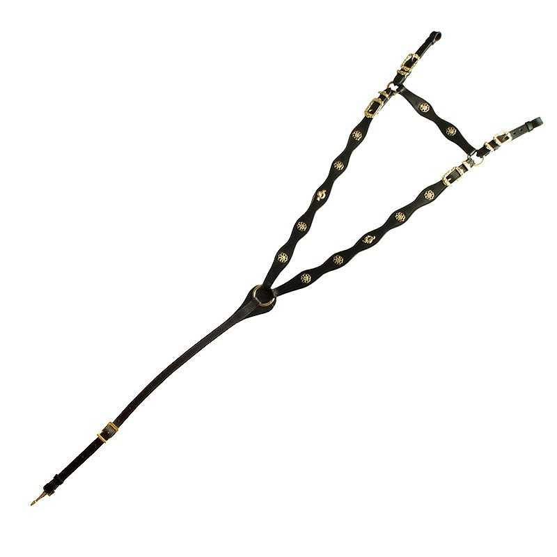 Peitoral para cavalo em couro preto com ferragens douradas